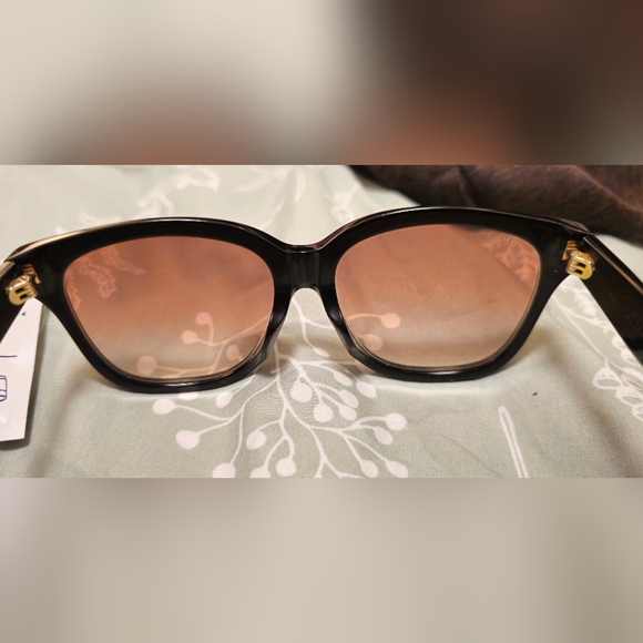 Gucci Womens Sunglasses main image 2